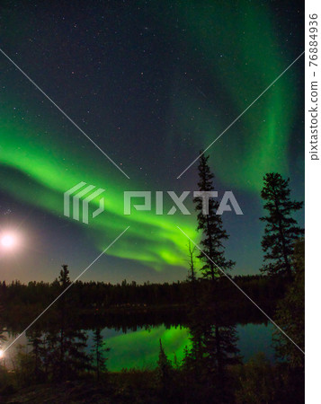 Aurora of Yellowknife 76884936