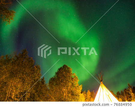 Aurora of Yellowknife 76884950