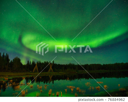 Aurora of Yellowknife 76884962