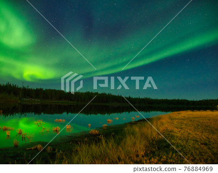 Aurora of Yellowknife 76884969