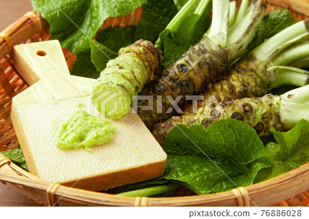Grated wasabi 76886028