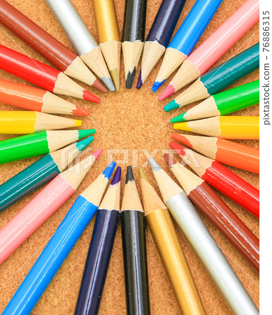 Colored pencil circle 76886315
