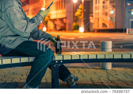 街頭飲酒形象照 76886787