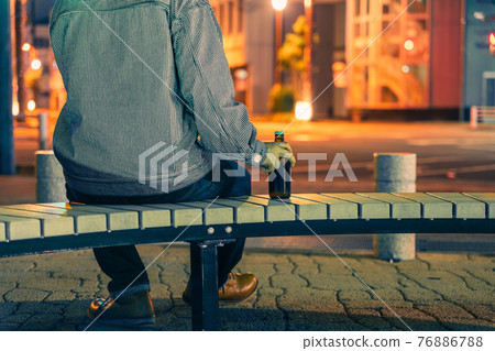 街頭飲酒形象照 76886788
