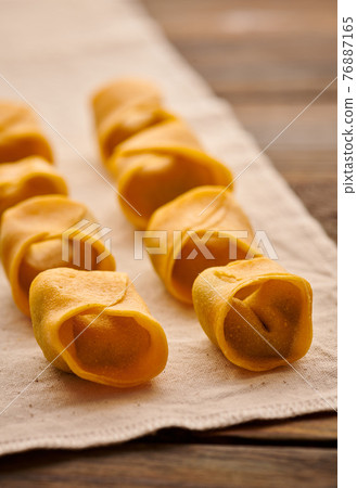 Raw homemade ravioli pasta with spinach and ricotta Raw homemade ravioli pasta with spinach and ricotta 76887165