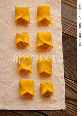 Raw homemade ravioli pasta with spinach and ricotta 76887166