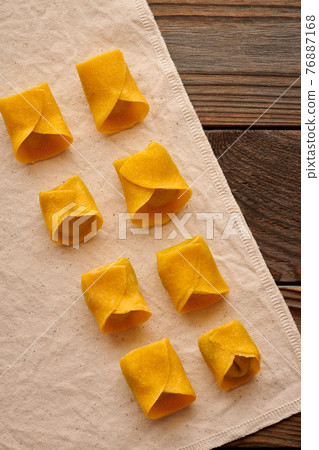 Raw homemade ravioli pasta with spinach and ricotta Raw homemade ravioli pasta with spinach and ricotta 76887168