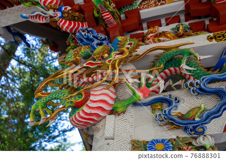 三峰神社內的華麗龍 三峰神社內的華麗龍 76888301