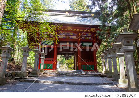 三峰神社院內的瑞金門和斗羅 三峰神社院內的瑞金門和斗羅 76888307