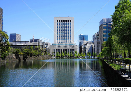 April Chiyoda 76 Moat and Dai-ichi Life Insurance Co., Ltd. Headquarters (center) 76892571