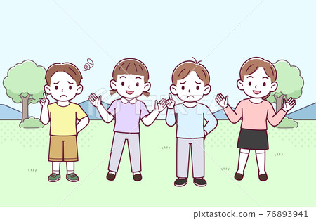 Children playing in a large park 76893941