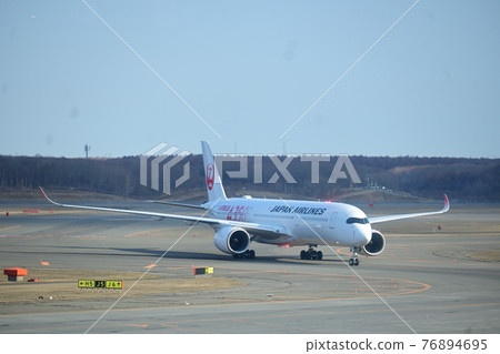 Japan Airlines JAL AIRBUSA350 New Chitose Airport Japan Airlines JAL AIRBUSA350 New Chitose Airport 76894695