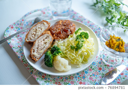 Cross section of Menchi-katsu that everyone loves Cross section of Menchi-katsu that everyone loves 76894781