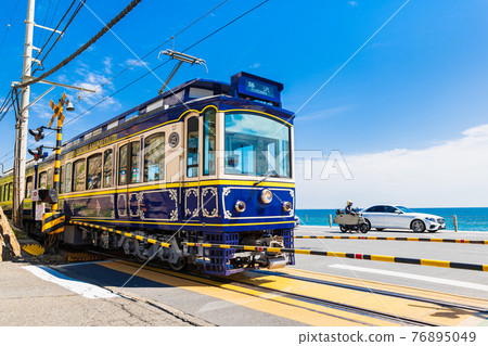 Shonan Coast Shichirigahama and Enoden Railroad Crossing 76895049