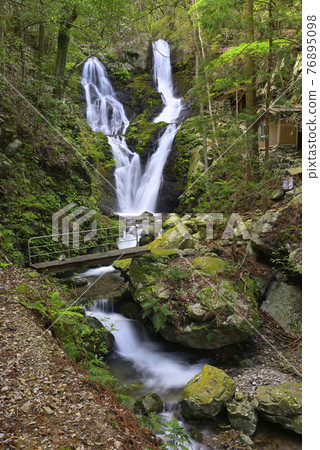Kowaura Fudo Waterfall (Minamiise Town, Watarai District, Mie Prefecture) Kowaura Fudo Waterfall (Minamiise Town, Watarai District, Mie Prefecture) 76895098