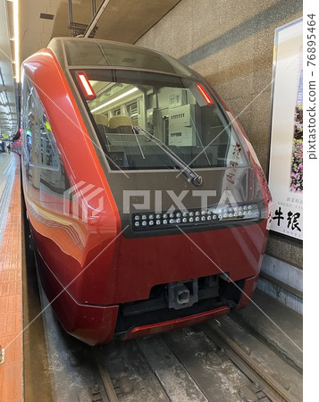 A trip to enjoy on a luxury train 76895464