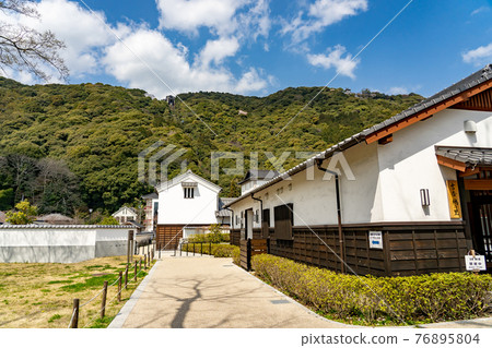 從山口縣岩國市龜甲公園看岩國城和纜車 76895804