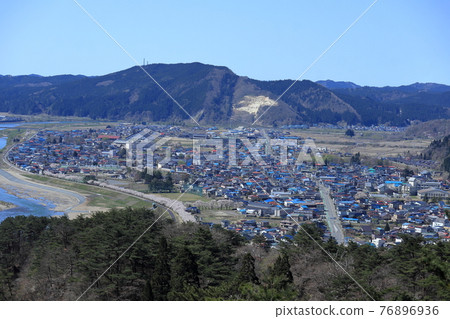 Futatsui city seen from Kimimachizaka Park 76896936