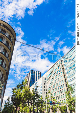 [Osaka] Scenery around Hommachi Station 76899031