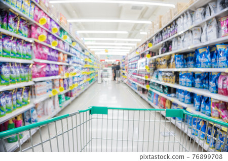 Blurred food and drink on shelf in super market with cart Blurred food and drink on shelf in super market with cart 76899708