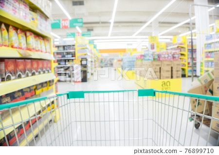 Blurred food and drink on shelf in super market with cart Blurred food and drink on shelf in super market with cart 76899710
