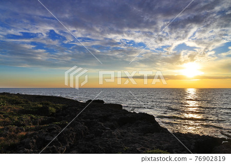 sunset dusk kenting pingtung taiwan sunset dusk kenting pingtung taiwan 76902819