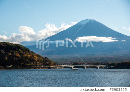 Mount Fuji at Lake Kawaguchi, Japan Mount Fuji at Lake Kawaguchi, Japan 76903835