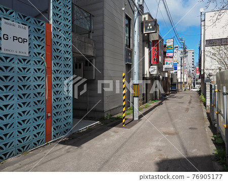 Otaru, a street corner with the scent of the Showa era, Yoimachi-dori 76905177
