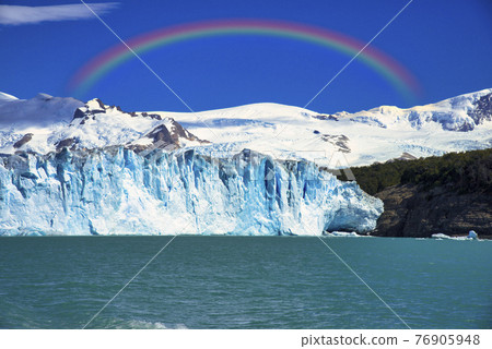 Rainbow over the Perito Moreno Glacier in the Patagonia region 76905948
