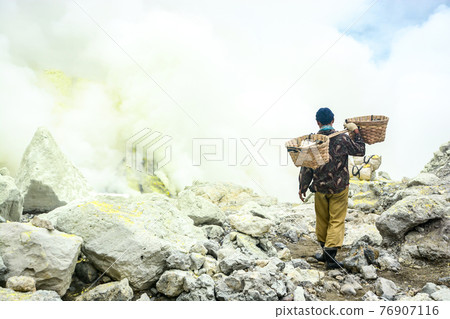 Sulfur miner in Kawah Ijen, Java, Indonesia Sulfur miner in Kawah Ijen, Java, Indonesia 76907116