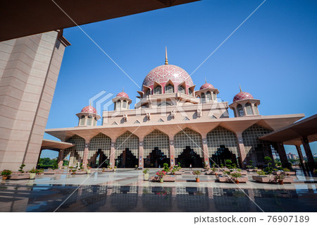 Putra Mosque, Putrajaya, Malaysia Putra Mosque, Putrajaya, Malaysia 76907189