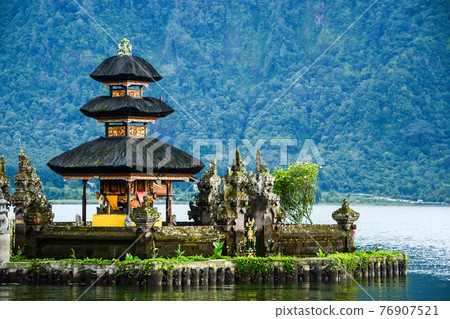 Pura Ulun Danu Bratan at Bali, Indonesia 76907521