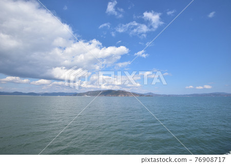 從近海看到的宮城縣大鹿半島 76908717