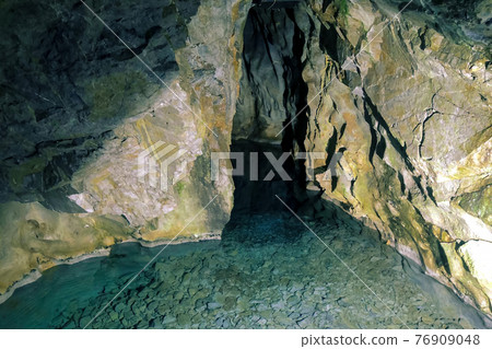 Inazumi underwater cave Inazumi underwater cave 76909048