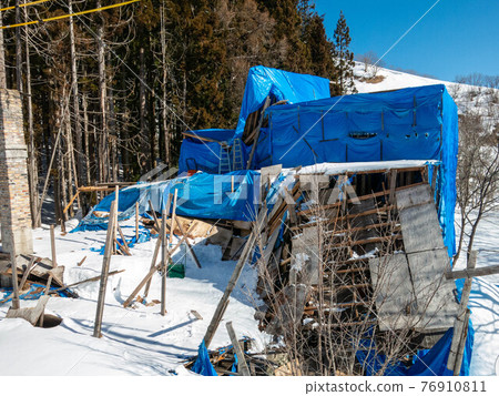 Ski resort pension under construction Ski resort pension under construction 76910811