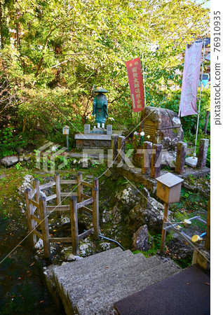 白山市鳥越市紅寶池的水 白山市鳥越市紅寶池的水 76910935