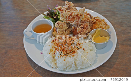 好吃的炸雞盤 好吃的炸雞盤 76912049