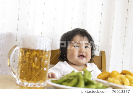 Image of baby drinking beer at home table (0 years old, 9 months old, Japanese, girl) Image of baby drinking beer at home table (0 years old, 9 months old, Japanese, girl) 76913377