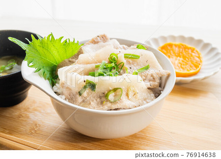 豬肉特羅尼鹽醬碗 豬肉特羅尼鹽醬碗 76914638