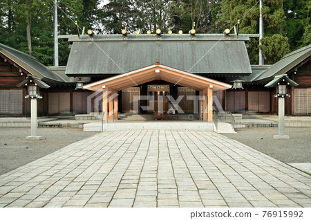Kanazawa City Ishikawa Gokoku Shrine 76915992