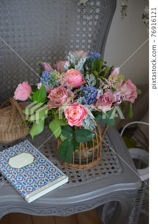 Bouquet of roses in antique color Bouquet of roses in antique color 76916121