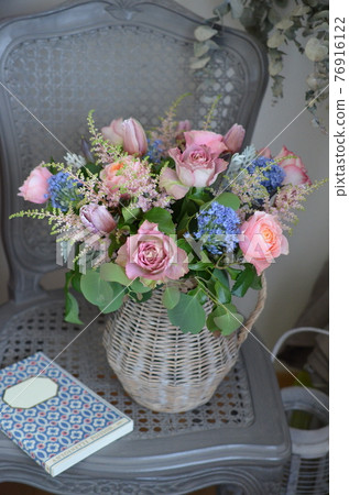 Bouquet of roses in antique color Bouquet of roses in antique color 76916122