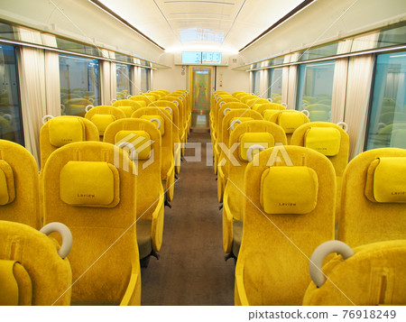 西武鐵道001系列特急列車“Laview”內部 76918249