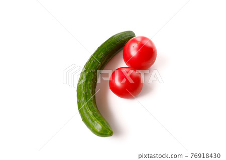 【蔬菜】黃瓜和西紅柿，白底蔬菜材料 76918430