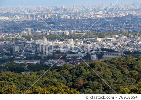 從位於Kabutoyama南側山腳的Kabutoyama Daishi Kannoji Temple的觀景台觀看神戶大學的方向 從位於Kabutoyama南側山腳的Kabutoyama Daishi Kannoji Temple的觀景台觀看神戶大學的方向 76918654
