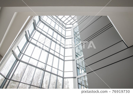 Window wall in business hall 76919730