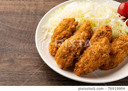 Deep fried oysters  76919904