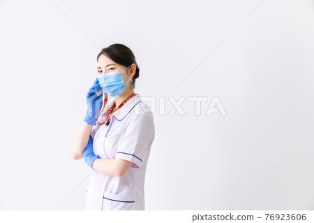 因緊急情況而聯繫的護士 76923606