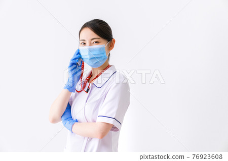 A nurse who is contacted for an emergency A nurse who is contacted for an emergency 76923608