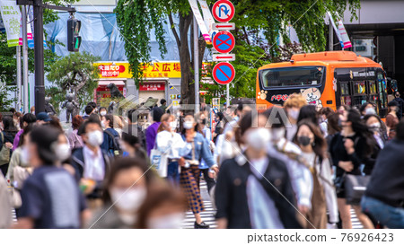 Tokyo cityscape in Japan under prevention of spread. No effect at all. The same number of people as before the Corona disaster = April 22 Tokyo cityscape in Japan under prevention of spread. No effect at all. The same number of people as before the Corona disaster = April 22 76926423